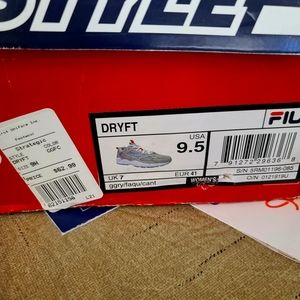 NWT FILA size 9.5, athletic shoes